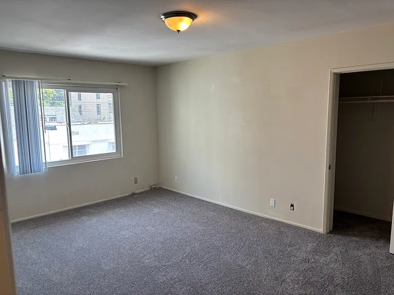 915 Ocean Ave #302 — Photo 28