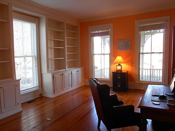 3rd image of 240 E Lexington Ave