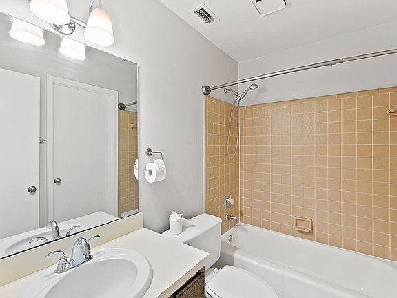 5th image of 2132 Derringer Cir E