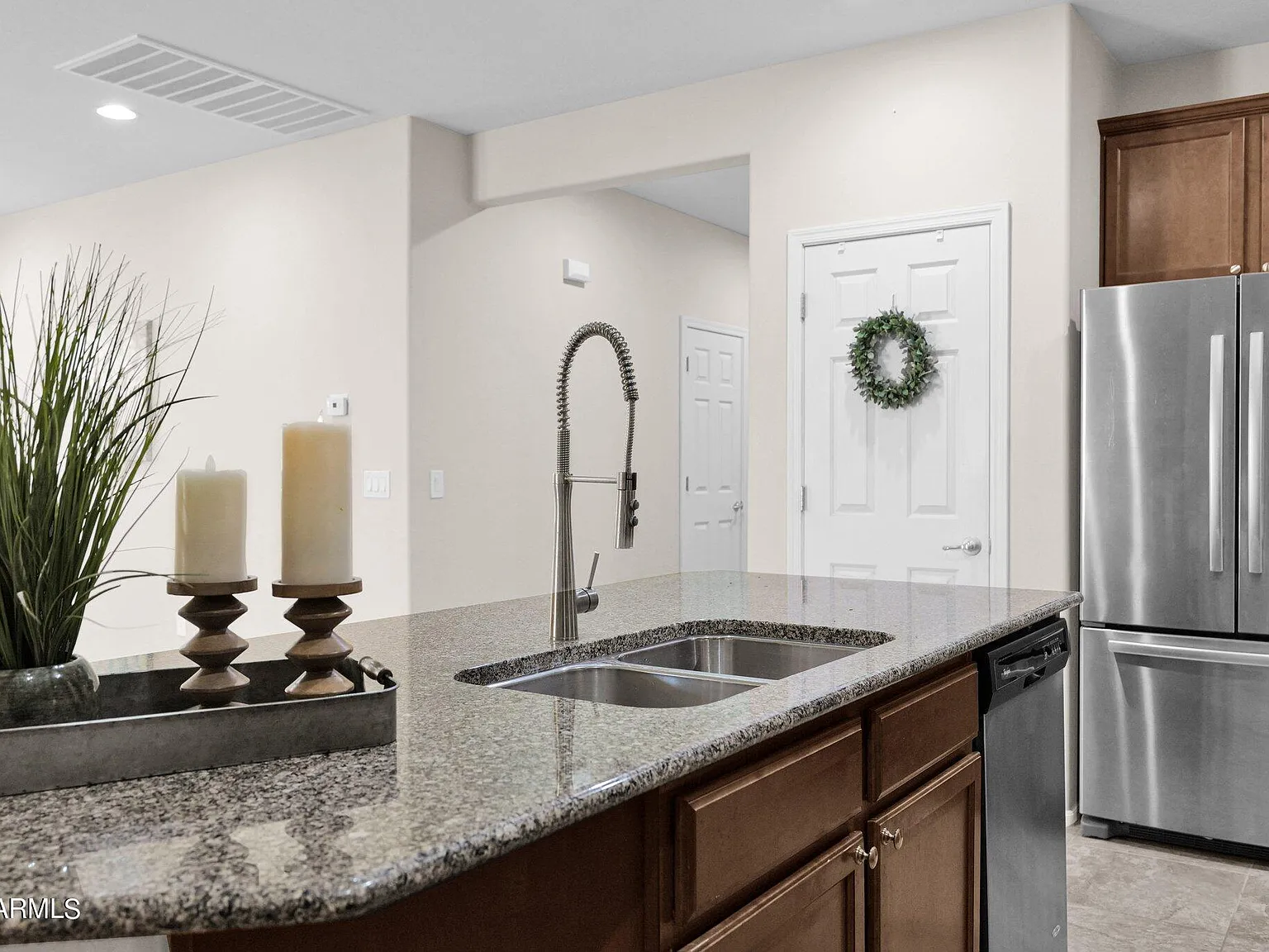 3 bed, 2.0 bath, 1843 sqft, $2,495 — Photo 3