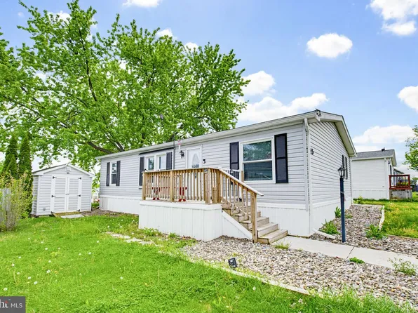 225 Longwood Ct W, Lancaster, PA 17603