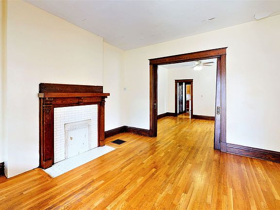 3rd image of 2074 Summit St #2074