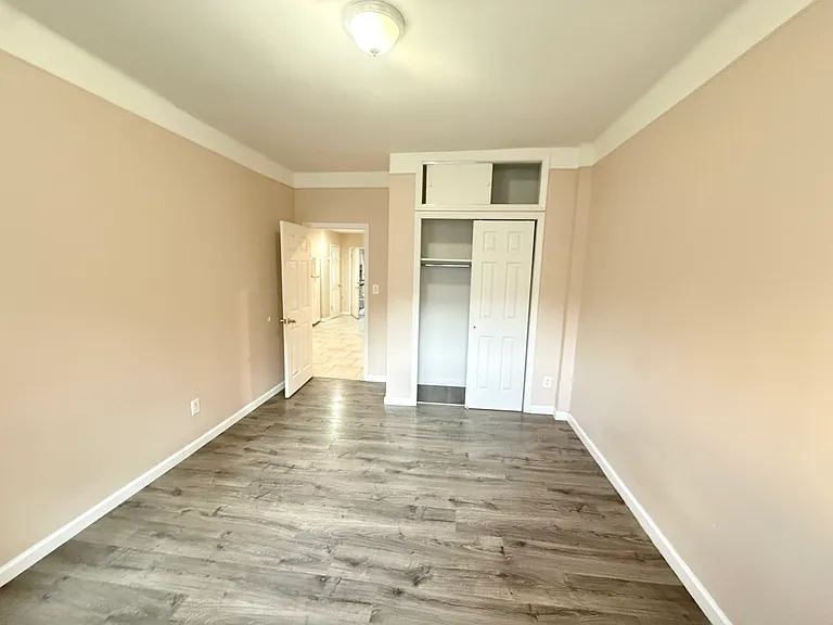13257 Maple Ave #2R — Photo 7
