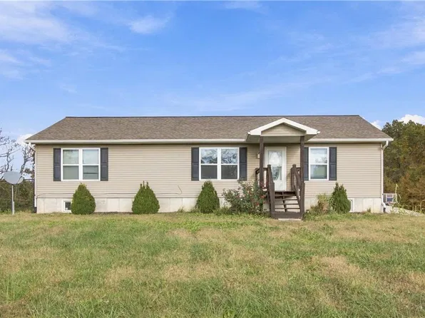 823 NE 951st Rd, Knob Noster, MO 65336