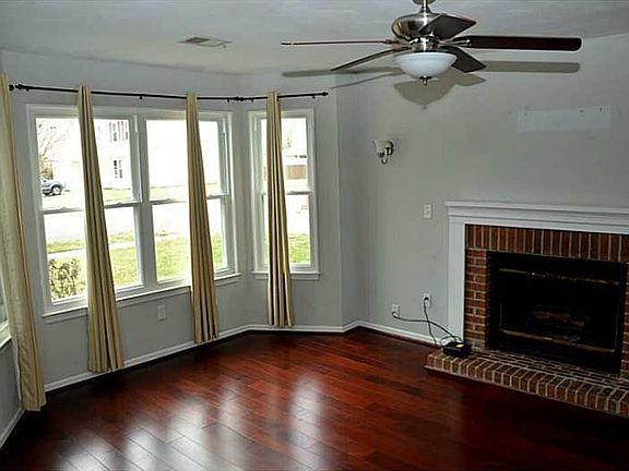3rd image of 5841 Glen View Dr