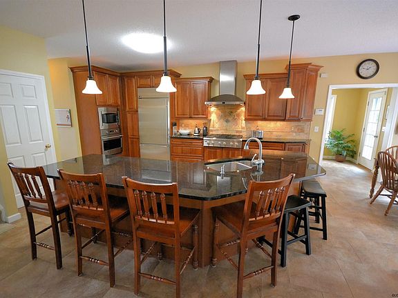3rd image of 10 Jacqueline Dr