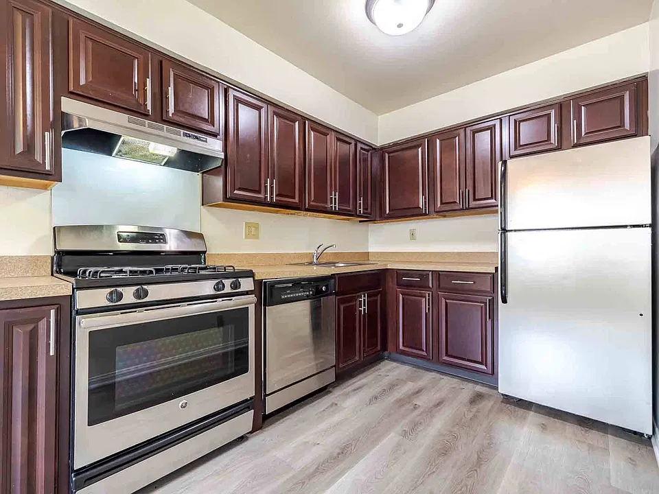 Scudder Falls Apartments