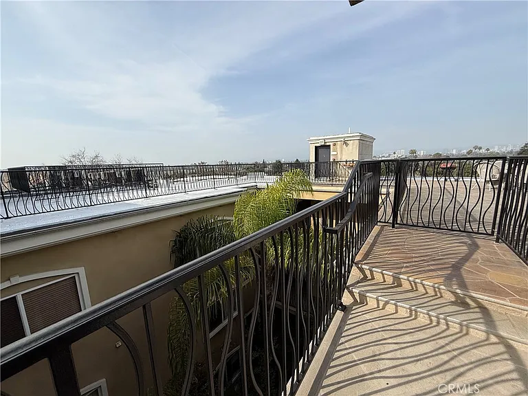 3401 S Bentley Ave #203 — Photo 33
