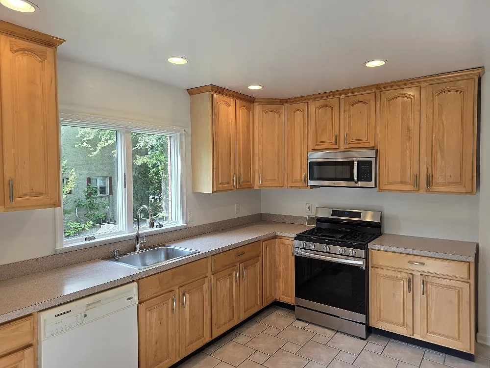 3 bed, 1834 sqft, $3,150 — Photo 4