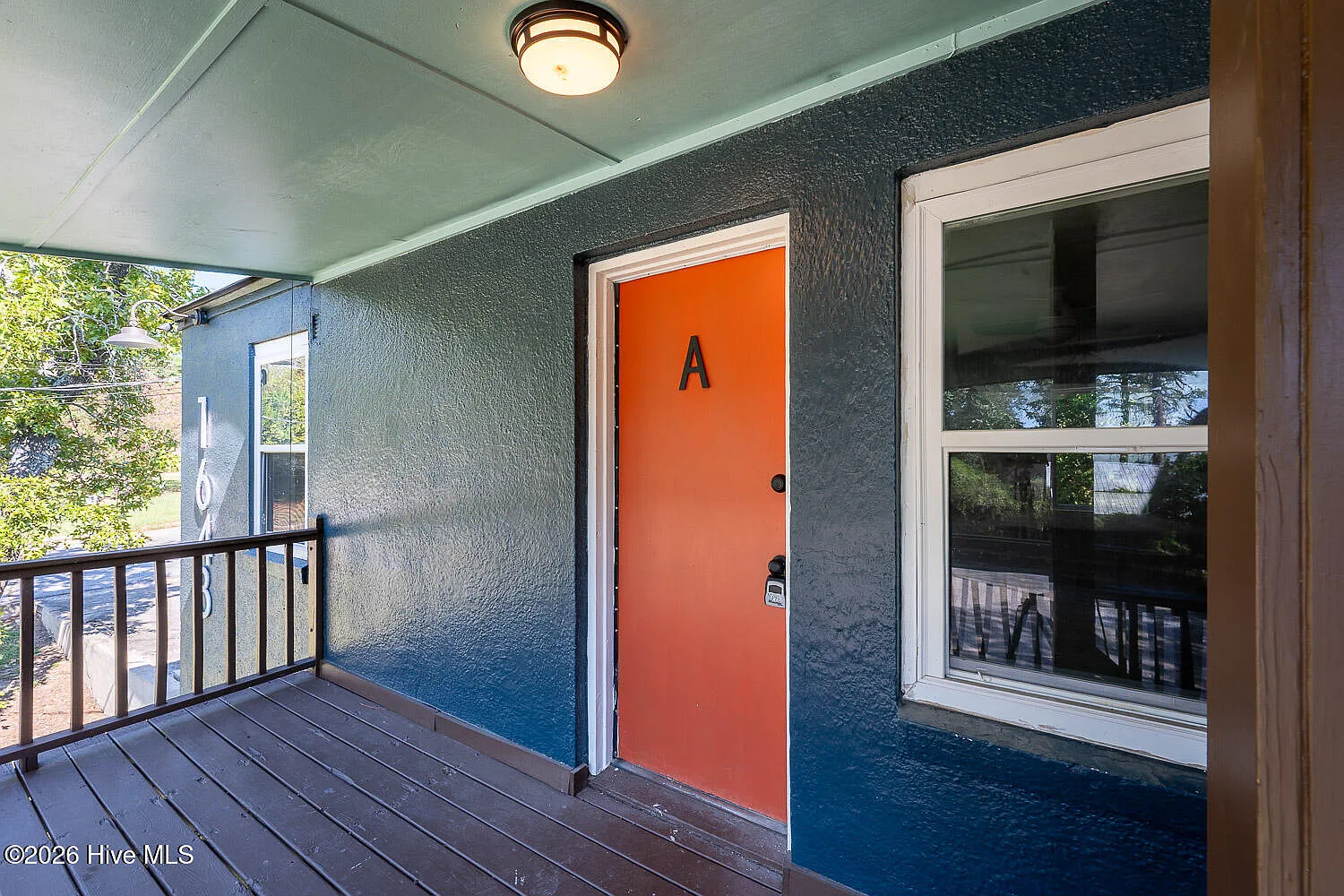1 bed, 1.0 bath, 700 sqft, $1,100 — Photo 2