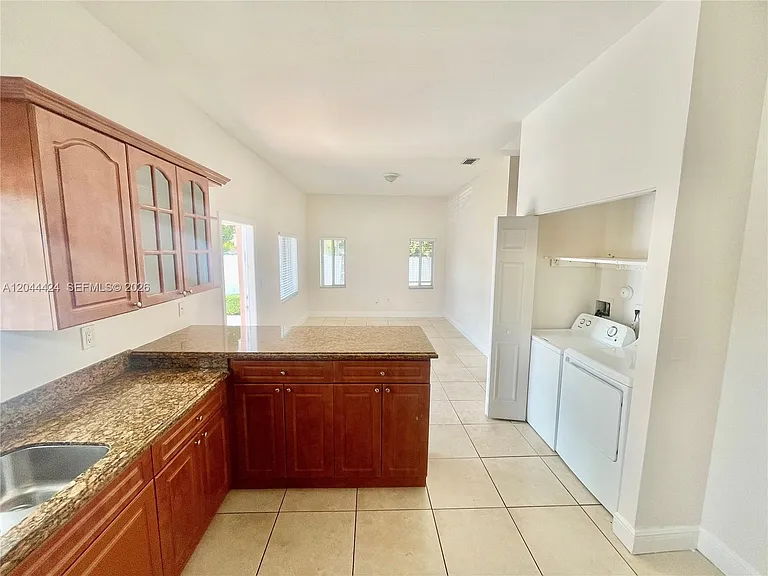 2487 W 5th Ct — Photo 8