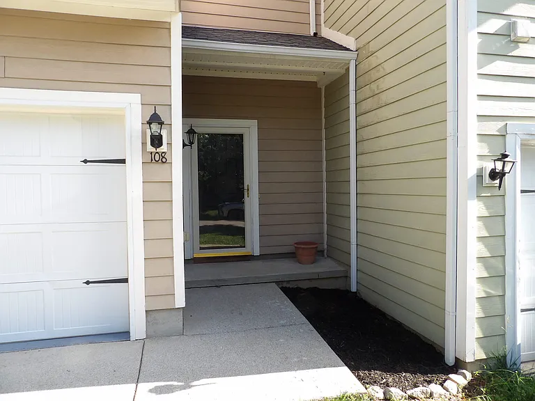 108 Charleston Ct — Photo 7