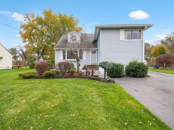 181 Quaspeck Boulevard, Valley Cottage, NY 10989