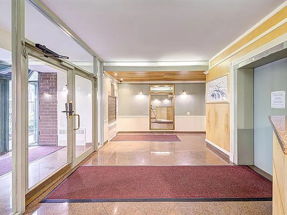 4th image of 3220 Fairfield Ave APT 8A