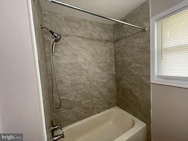 209 Maine Ave — Photo 15