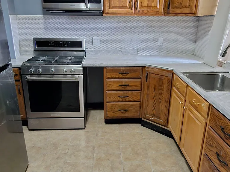 1004 Appleton St — Photo 1