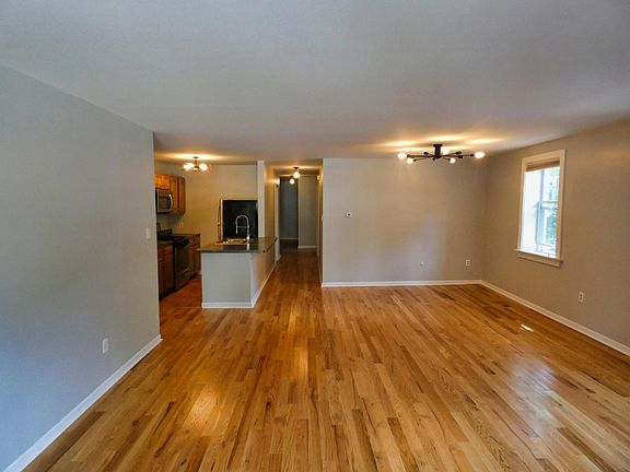 4th image of 1657 W Byron St Unit 1