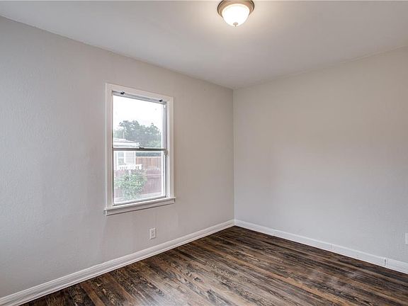 4th image of 4513 Blackstone Dr
