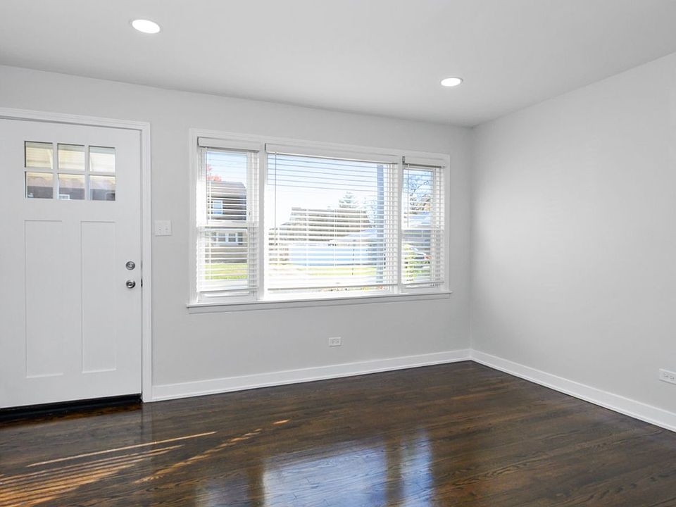 1st image of 10838 S Neenah Ave #5