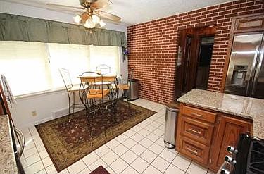 3rd image of 1100 Woodland Pl