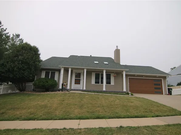 9 Wrexham Dr, Iowa City, IA 52246