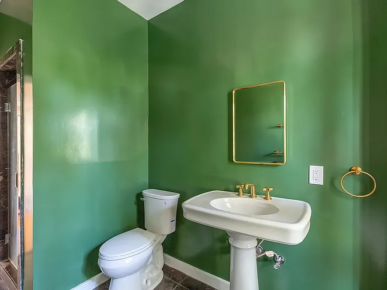 8491 Fountain Ave — Photo 42