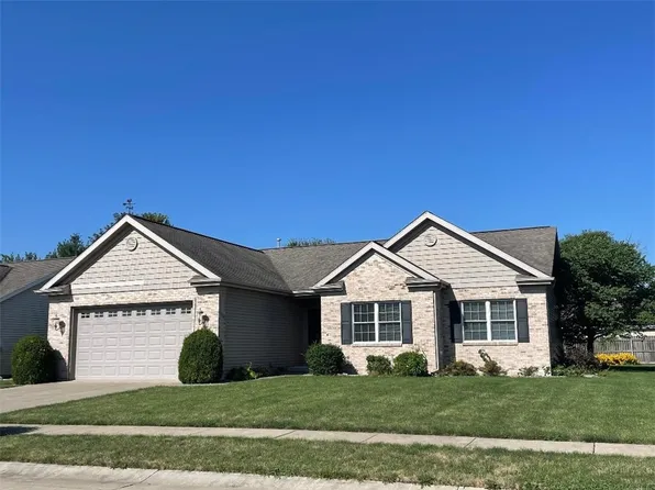 15 Stonefield Ln, Charleston, IL 61920