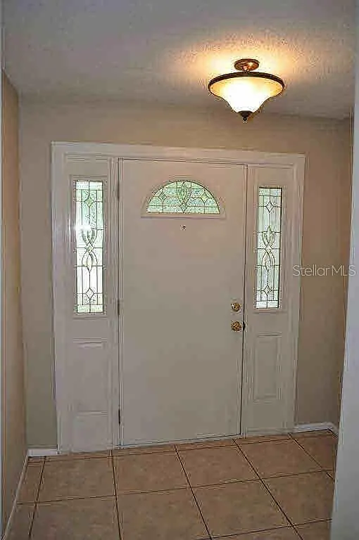 4 bed, 2.5 bath, 1612 sqft, $2,095 — Photo 2