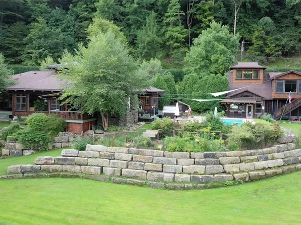 652 River Dr, Franklin, PA 16323