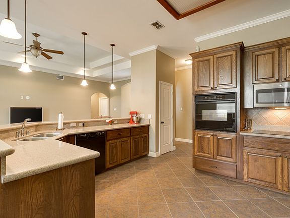 5th image of 1612 Thornwood Dr
