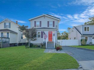 213 Frederick Ave, Babylon, NY 11702