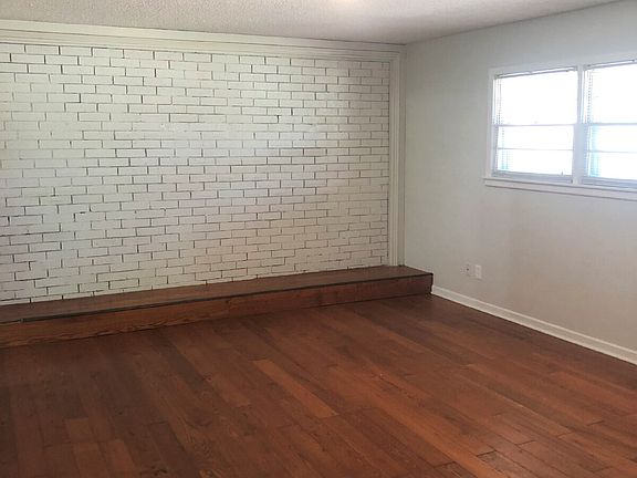4th image of 4311 49th St