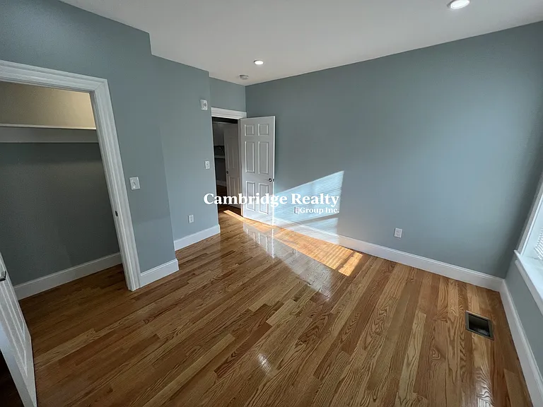 372 Oxford St #2T — Photo 9