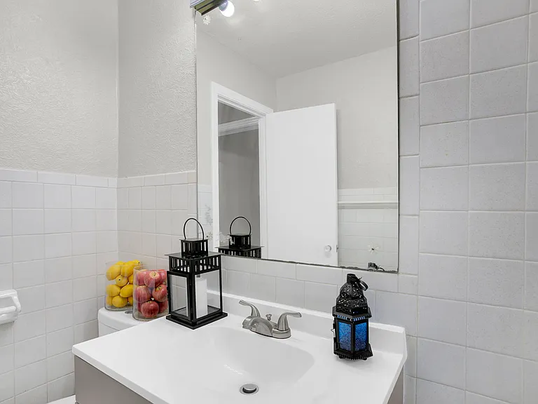 W 88th Ter — Photo 20