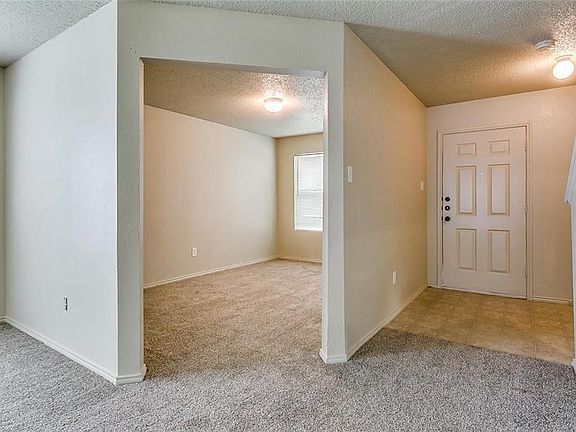 3rd image of 813 Eagle Dr