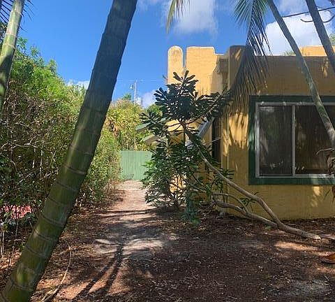 4th image of 805 Sunset Road