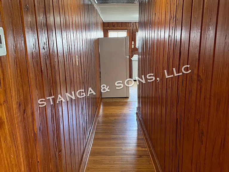 Hallway to kitchen
