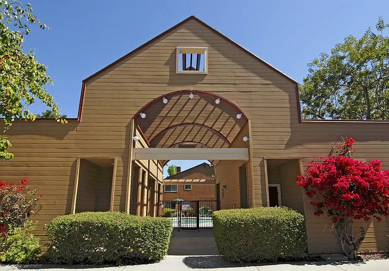 Macara Gardens Apartments — Photo 9