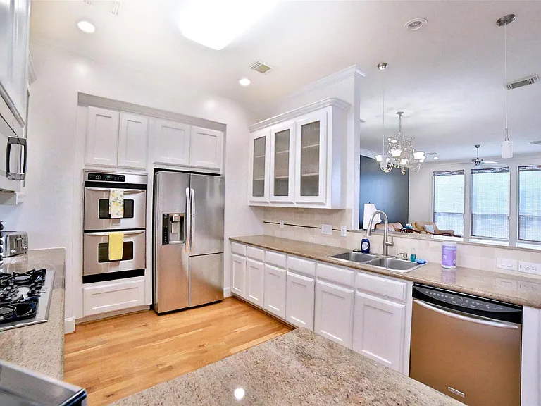 2410 Dorrington St #C — Photo 7