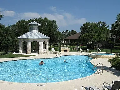 220 E Creekview Dr — Photo 3