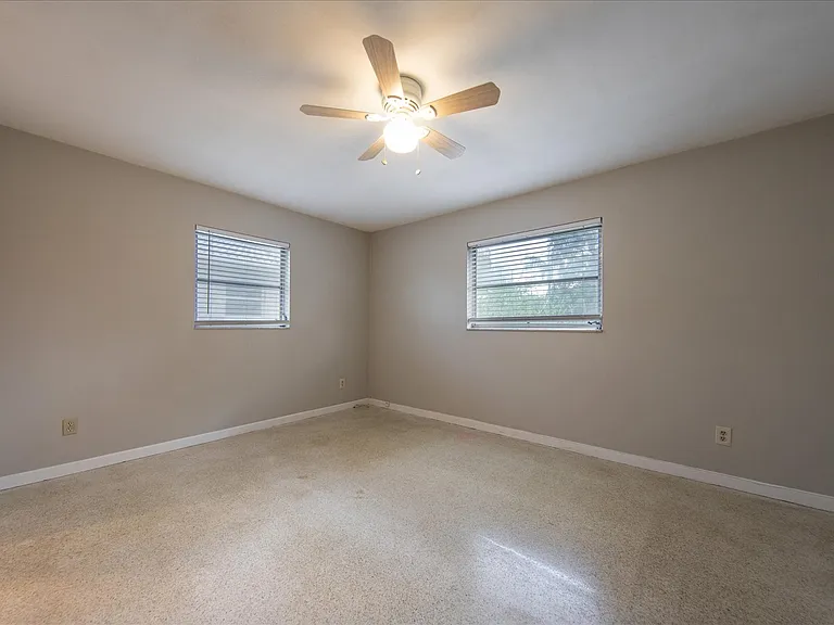 1901 Dolphin Dr — Photo 16