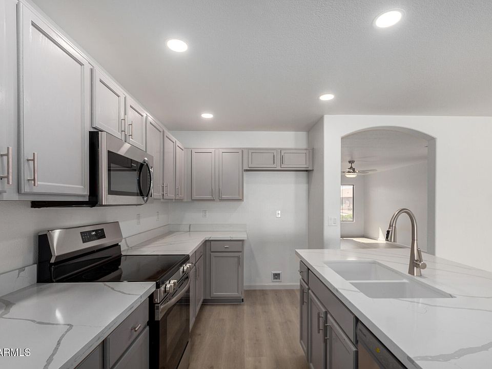 1st image of 1100 E VERNOA Street