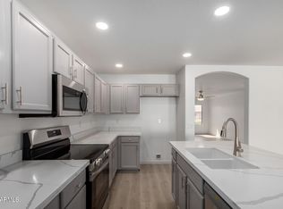 1100 E Vernoa St, San Tan Valley, AZ 85140