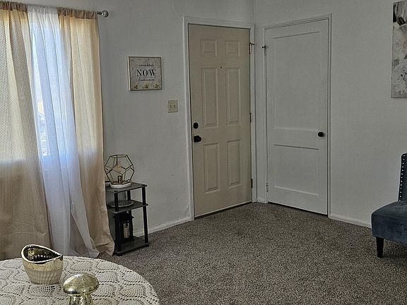 5th image of 1002 E Eureka St