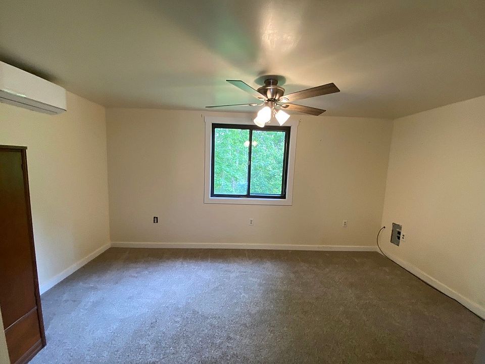 2nd image of 135 Boxers Ridge Ln