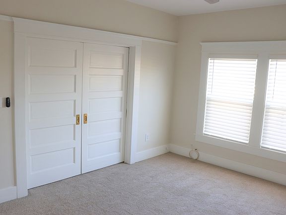 3rd image of 986 E Main St #105