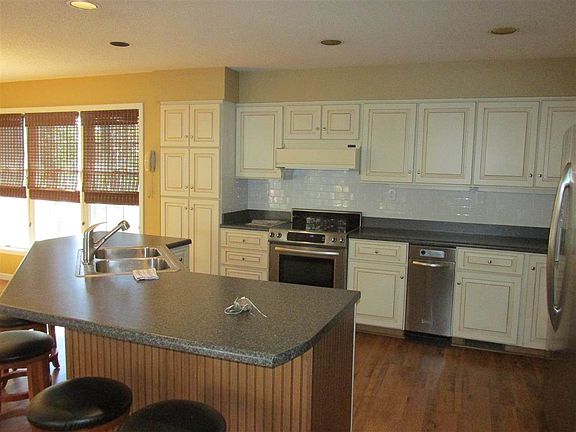 2nd image of 2634 Woodstone Dr