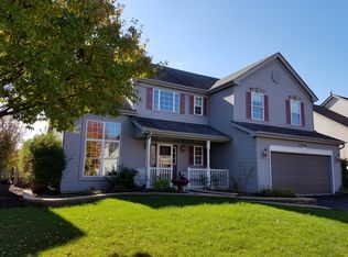 39W567 Newton Sq, Geneva, IL 60134