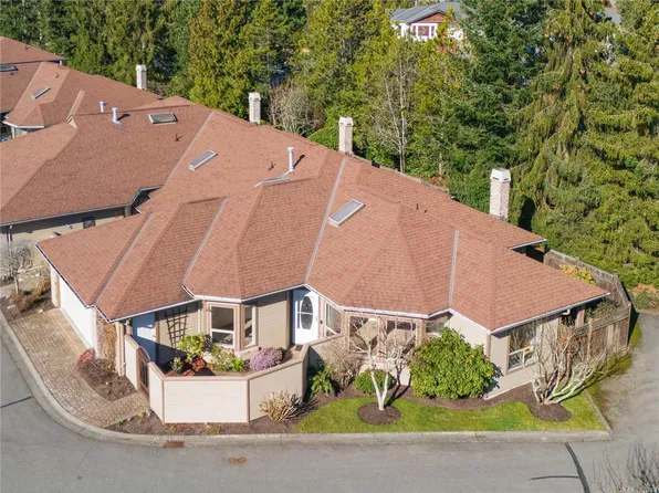 4515 Pipeline Rd #601, Saanich, BC V8Z 5M3