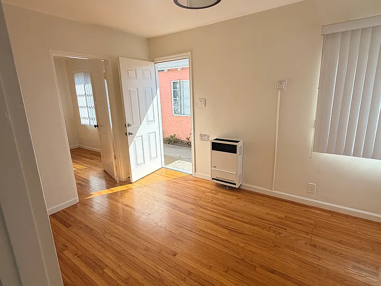 Sunset Park Apartments — Photo 17